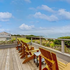 Brammer's Bluff - Oceanfront home with hot tub & garden near the bluffs, dogs welcome