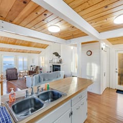 Otter's Rest - Gualala blufftop cottage with fireplace & grill, dogs welcome