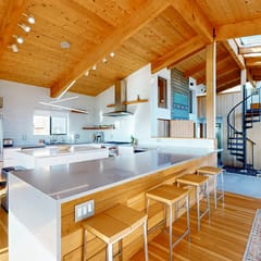 Coffee by the Sea - Ocean-view meadow home with private hot tub, dogs welcome