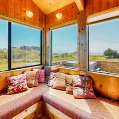 Cadwalader House - Ocean-view home with hot tub on the golf course, dogs welcome