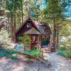 Dreamcatcher Cottage - Cazadero Dog-Friendly Cottage for Two with Hot Tub