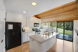 Greencroft Meadows - Sea Ranch meadow home with fireplace & panoramic ocean views - Image 3