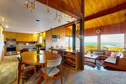 Touch the Tides - Sonoma Coast getaway with ocean views, wood stove & private deck - Image 5