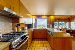 Touch the Tides - Sonoma Coast getaway with ocean views, wood stove & private deck - Image 4