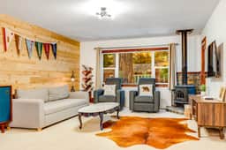 Caz Cabin 6 - Cazadero Idyllic Creekside Getaway- Cozy, Cute & Updated - Image 2