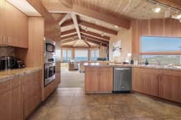 White Waters - Oceanfront seaside home with balcony & sweeping ocean views - Image 4