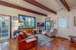 The Lazy Bear - Forestville Dog-Friendly Forest Cabin with Hot Tub - Image 3