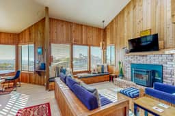 Clemons' Cottage - Ocean-view meadow home with deck & grill near Black Point, dogs welcome - Image 2