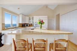 The Cliff House - Oceanfront home with private hot tub and views - Image 4