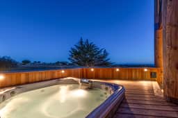 Seas the Day - Newly remodeled hexagon home with hot tub, dogs welcome - Image 4