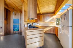 Samson Getaway - Ocean-view meadow home with hot tub near Walk On Beach, dogs welcome - Image 5