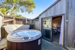 Samson Getaway - Ocean-view meadow home with hot tub near Walk On Beach, dogs welcome - Image 3