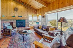 Windrow Retreat - Newly remodeled ocean-view home with private hot tub & fireplace - Image 3
