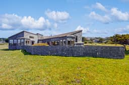 Windrow Retreat - Newly remodeled ocean-view home with private hot tub & fireplace - Image 2