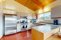 Whispering Wave - Dog-friendly home with ocean & golf views - Image 3