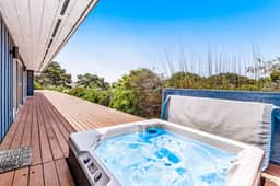 Voyagers Paradise - Ocean View Home with Private Hot Tub, Deck & Fireplace - Walk to Cooks Beach - Image 3