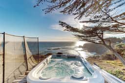 Oceanfront Dream Hideaway - Luxury blufftop home with hot tub, wraparound deck, gourmet kitchen & ocean view - Image 3