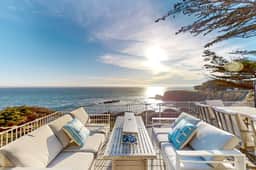 Oceanfront Dream Hideaway - Luxury blufftop home with hot tub, wraparound deck, gourmet kitchen & ocean view - Image 4