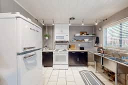 Coastal Cabin - Coastal house near trails, beaches, & dining with firepit - dog-friendly - Image 4