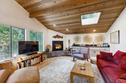 Sea Trees - Meadow home with private hot tub near Black Point Beach - Image 3