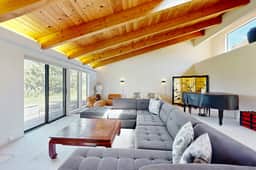 Whale Tales - Ocean-view home near the golf course & Bluff Trail - Image 2