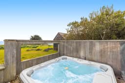 Aloha House - William Brunner-designed home with private hot tub, dogs welcome - Image 4