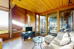 Vista Grande - Obie Bowman-designed home with private hot tub near Black Point - Image 2