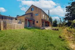 Ocean Pines Lodge - Ocean-view lodge with private hot tub among coastal pines - Image 3
