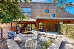Ocean Pines Lodge - Ocean-view lodge with private hot tub among coastal pines - Image 2