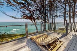 Oceanfront Dream Hideaway and Retreat - Blufftop home with hot tub & forever oceanfront views & private cottage - Image 5