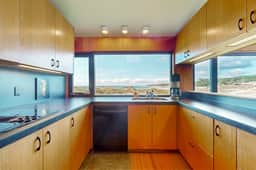 Rolling Waves Beach House - Newly remodeled oceanfront home with hot tub near Walk On Beach - Image 3
