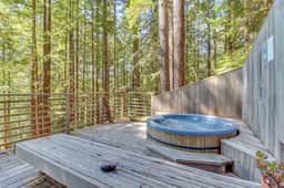 The Redwood House - Forested cabin with private hot tub - Image 4