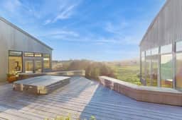 Del Mar Meadow - Meadow home with hot tub & trail access, dogs welcome - Image 2