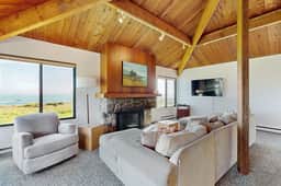 Bovill on Shell Beach - Oceanfront home with private hot tub near Shell Beach - Image 5