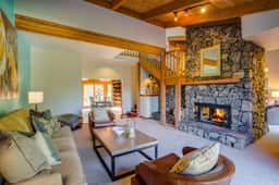 Leslie Creek House - Santa Rosa Wine Country Pool & Hot Tub Retreat - Image 3