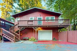 Villa Eileen - Guerneville Dog-Friendly Riverfront Cabin with Outdoor Kitchen - Image 5