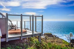 The Lookout Point - Oceanfront home with fireplace & private hot tub - close to town - Image 4