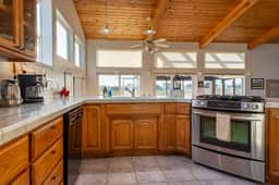 Elizabeth Dane - Ocean-view blufftop home with courtyard on the meadow, dogs welcome - Image 4