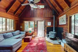 Dreamcatcher Cottage - Cazadero Dog-Friendly Cottage for Two with Hot Tub - Image 3
