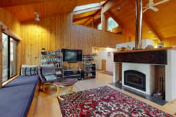 Longwell House - Forested home with private hot tub & fireplace near trails - Image 3