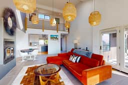 Blue Mermaid - Ocean-view home with hot tub near Walk On Beach, dogs welcome - Image 5