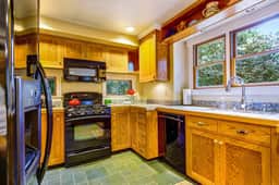Spyglass View - Forested home with deck & grill on the hillside, dogs welcome - Image 4