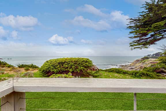 Brammer's Bluff - Oceanfront home with hot tub & garden near the bluffs, dogs welcome - Image 1