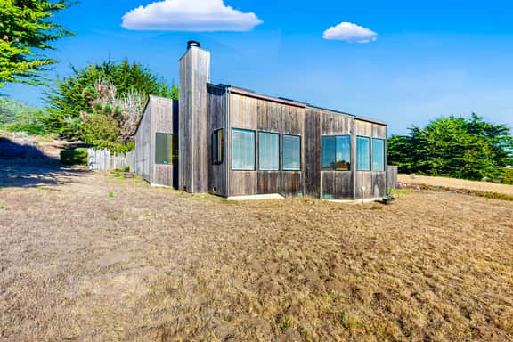 Clemons' Cottage - Ocean-view meadow home with deck & grill near Black Point, dogs welcome - Image 1