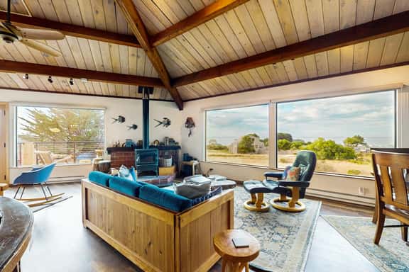 Seas the Day - Newly remodeled hexagon home with hot tub, dogs welcome - Image 1