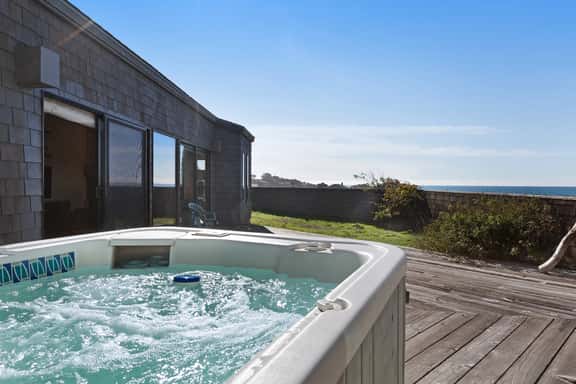 Windrow Retreat - Newly remodeled ocean-view home with private hot tub & fireplace - Image 1