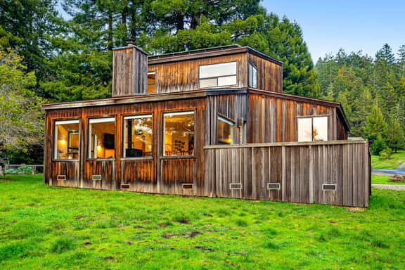 The Bobcat House - Forested retreat with private hot tub, dogs welcome - Image 1