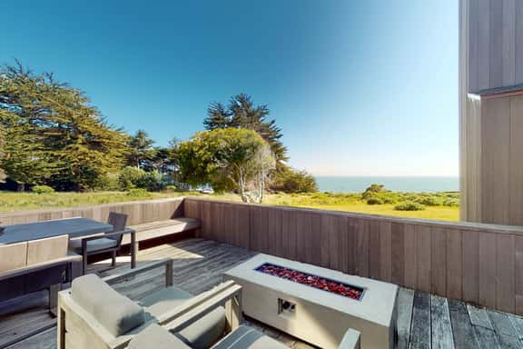Just Bluffing - Oceanfront home near Shell Beach & Bluff Trail with deck & ocean views - Image 1