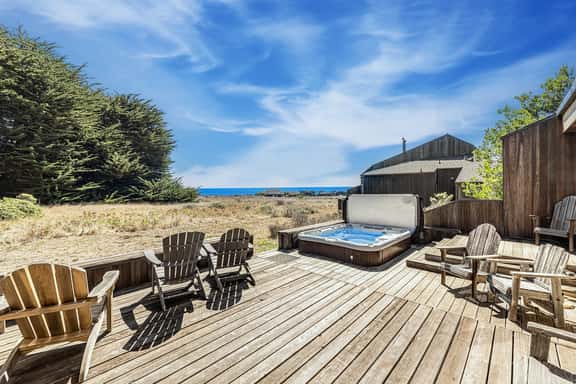 Urban Escape Compound - Seaside compound with two private hot tubs & ocean views - Image 1