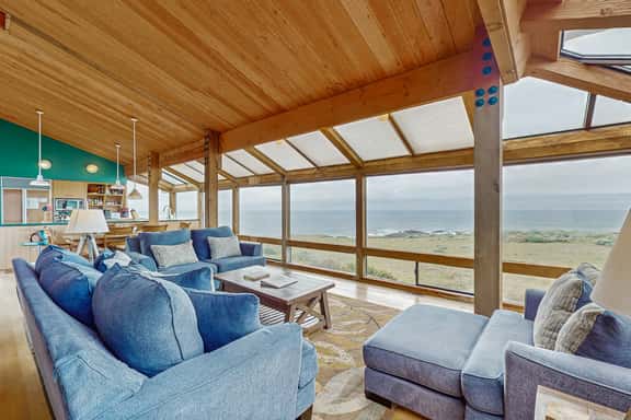 Compass Rose - Oceanfront estate with private hot tub & courtyard, dogs welcome - Image 1